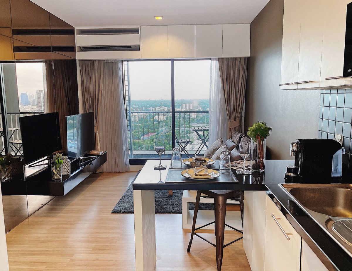 For RentCondoSathorn, Narathiwat : ✨ Rent The Seed Mingle Sathorn - Suan Phlu ✨ 📍 In the heart of Sathorn, near BTS Sala Daeng 🚆 and MRT Lumphini, convenient to travel to all routes.