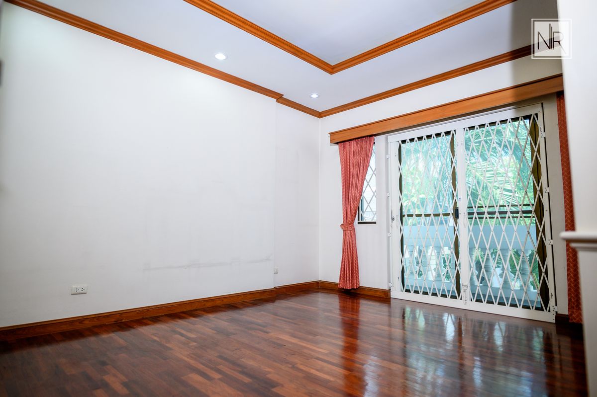 ขายที่ดินวิภาวดี ดอนเมือง หลักสี่ : ขายที่ดินสวย ใกล้ ม.หอการค้า 384 ตรว. พร้อมบ้านเดี่ยว 2 ชั้น