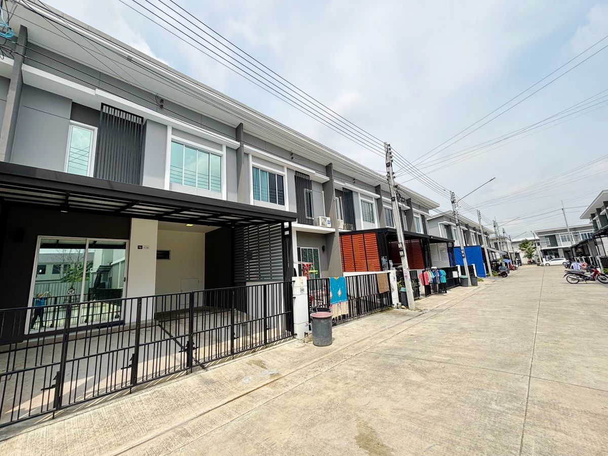 ขายทาวน์โฮมปทุมธานี รังสิต ธรรมศาสตร์ : ทาวน์เฮ้าส์ 2 ชั้น หมู่บ้านพฤกษาวิลล์ 111 รังสิต - ซ.เวิร์คพอยท์ ซ.12/2 ต.บางพูด อ.เมือง จ.ปทุมธานี