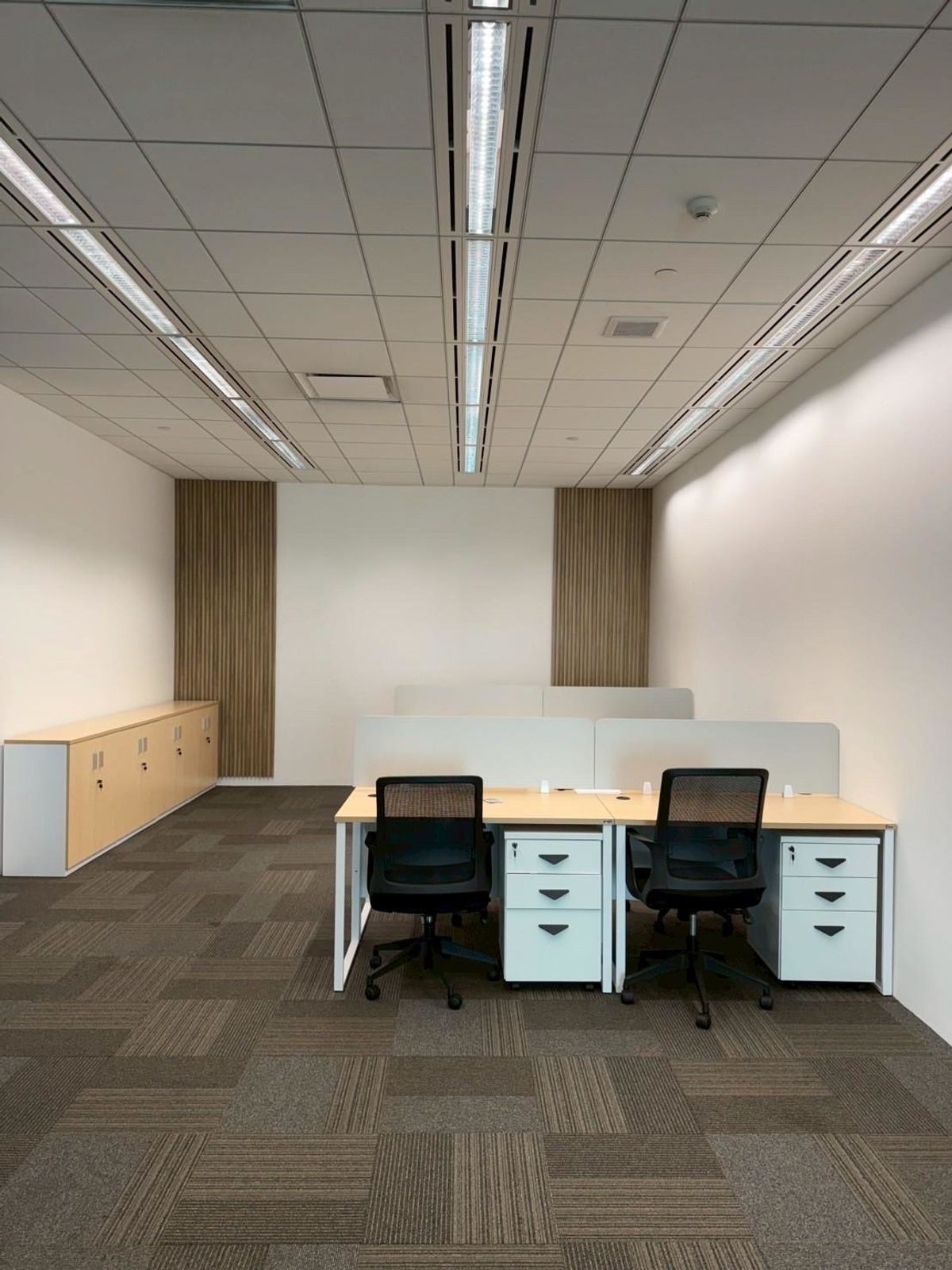 ให้เช่าสำนักงานอารีย์ อนุสาวรีย์ : ให้เช่า | ออฟฟิศพร้อมเฟอร์นิเจอร์ 690 ตร.ม. พิกัด: ถนนพระราม 6 - อารีย์ , กรุงเทพ , FOR RENT | Fully Furnished Office 690 SQM Location: Rama 6 Road – Ari, Bangkok , 出租 | 精装修办公室 面积：690 平方米 位置：曼谷 拉玛六路 - 阿里 , 賃貸 | 家具付きオフィス