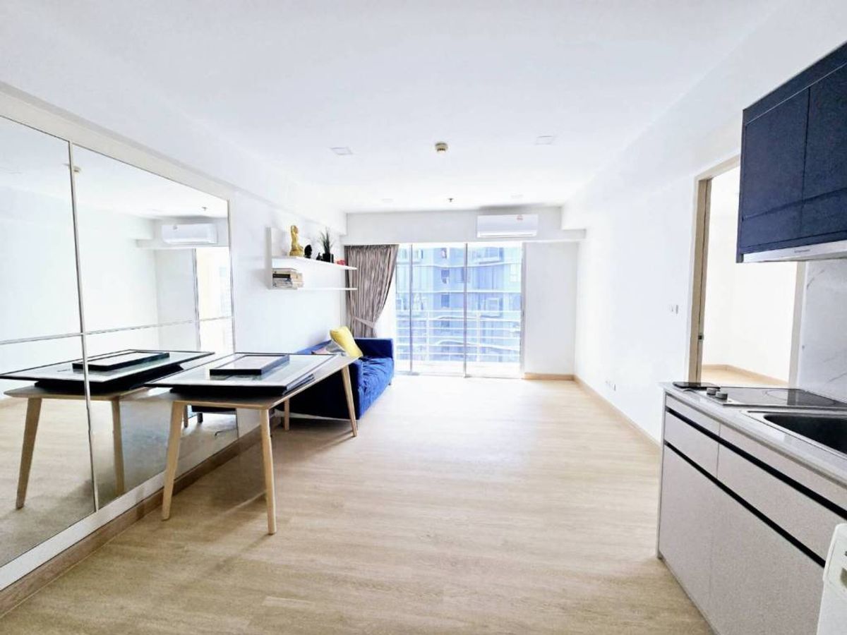 For SaleCondoRama9, Petchburi, RCA : My Resort Bangkok 1 Bedroom 1 Bathroom 42.7 SQ.M. Newly Renovated, Walking Distance to Swu