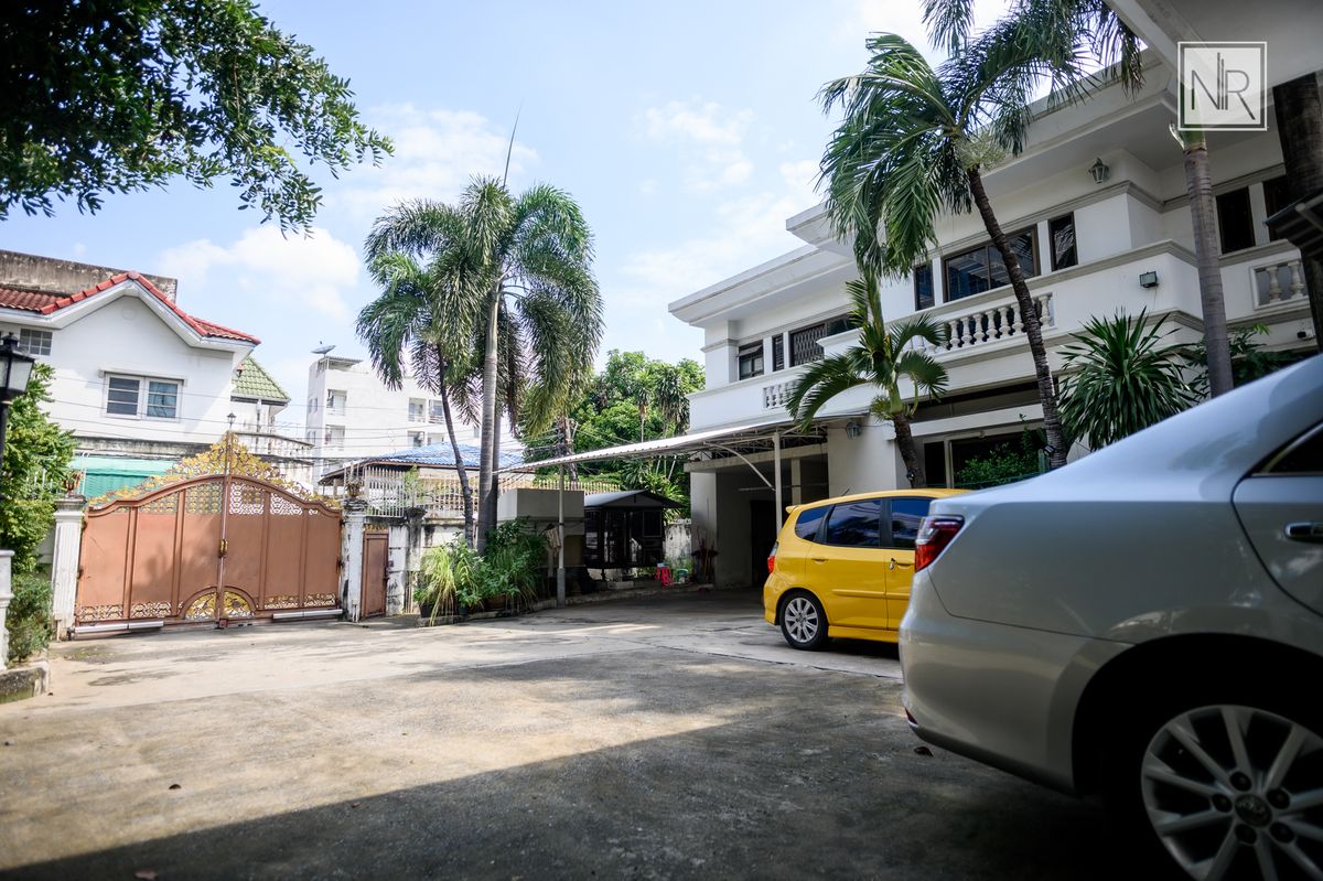 ขายที่ดินวิภาวดี ดอนเมือง หลักสี่ : ขายที่ดินสวย ใกล้ ม.หอการค้า 384 ตรว. พร้อมบ้านเดี่ยว 2 ชั้น