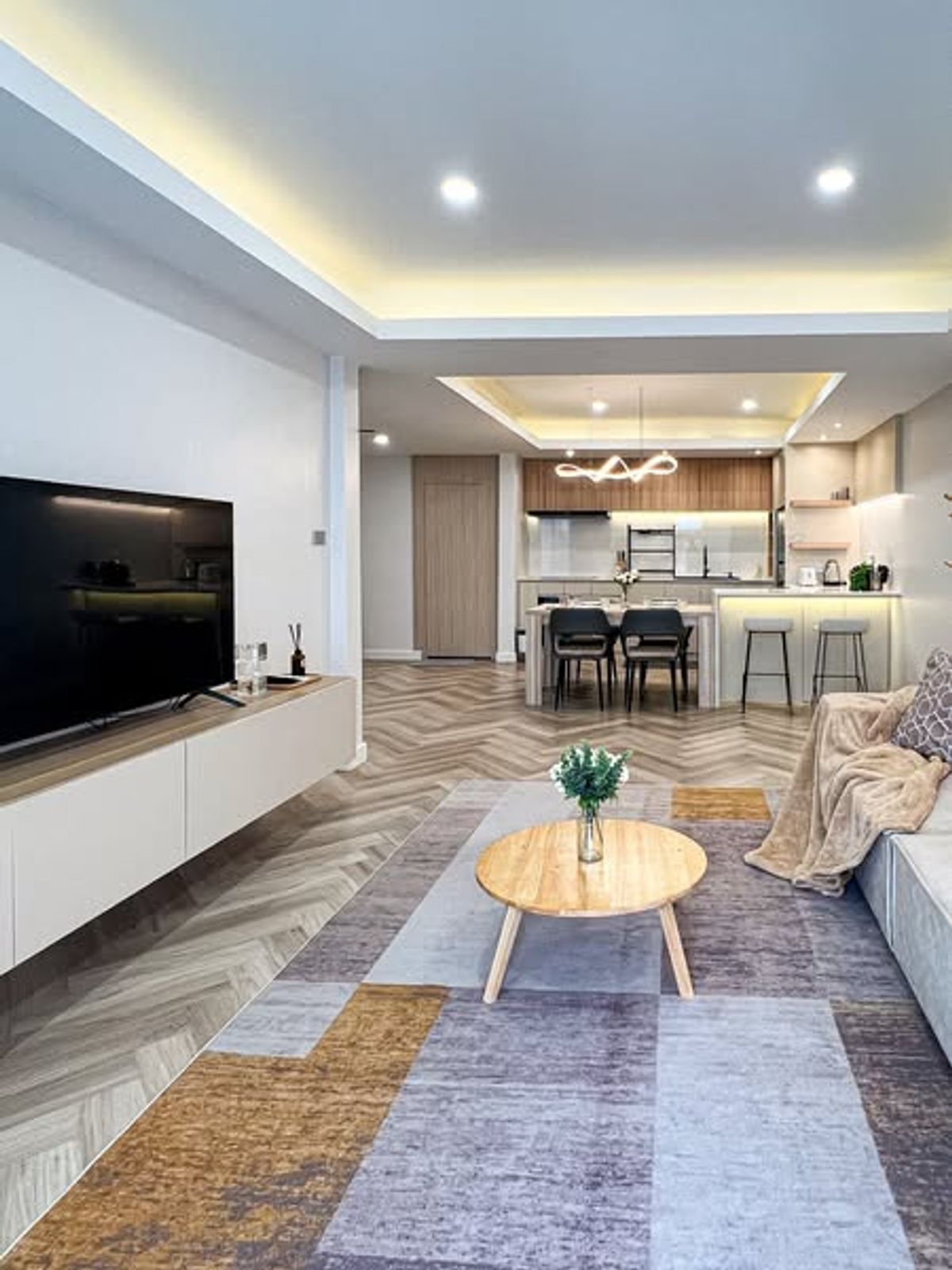 ทาวน์โฮมสุขุมวิท อโศก ทองหล่อ : 🏡  ทาวน์เฮาส์ เอกมัย 22 - ปรีดีฯ 41 ใกล้ BTS พระโขนง รีโนเวทใหม่ พร้อมออนเซ็นส่วนตัว สไตล์โมเดิร์นอบอุ่น