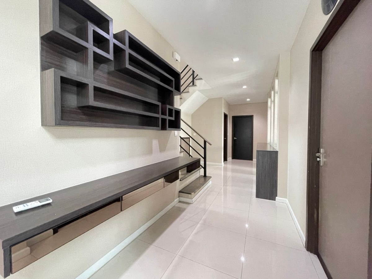 For RentHousePathum Thani,Rangsit, Thammasat : Detached house, beautiful, Foni, full, available for rent, just 2 minutes from the Rangsit Fuse, 4 bedrooms