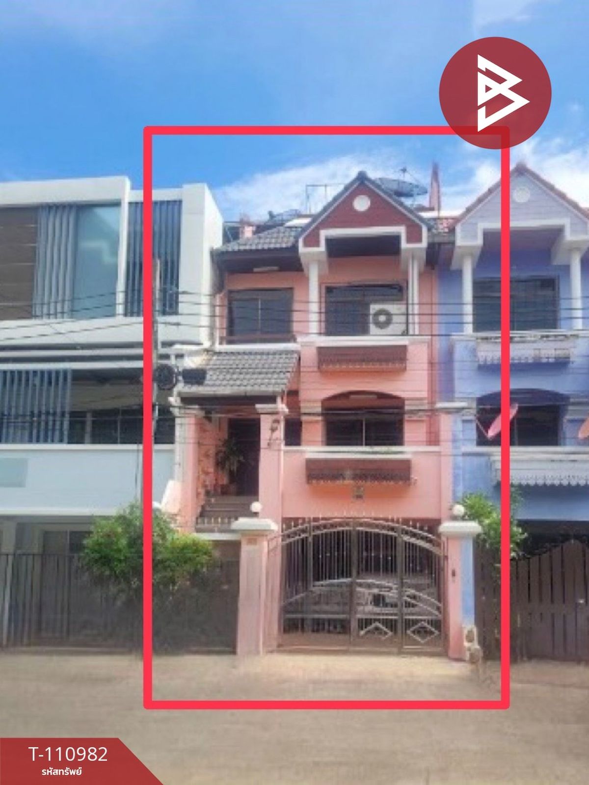 ขายทาวน์โฮมลาดกระบัง สุวรรณภูมิ : ขายทาวน์เฮ้าส์ หมู่บ้านรอยัลนครินทร์วิลล่า (Royal Nakarin Villa) กรุงเทพมหานคร