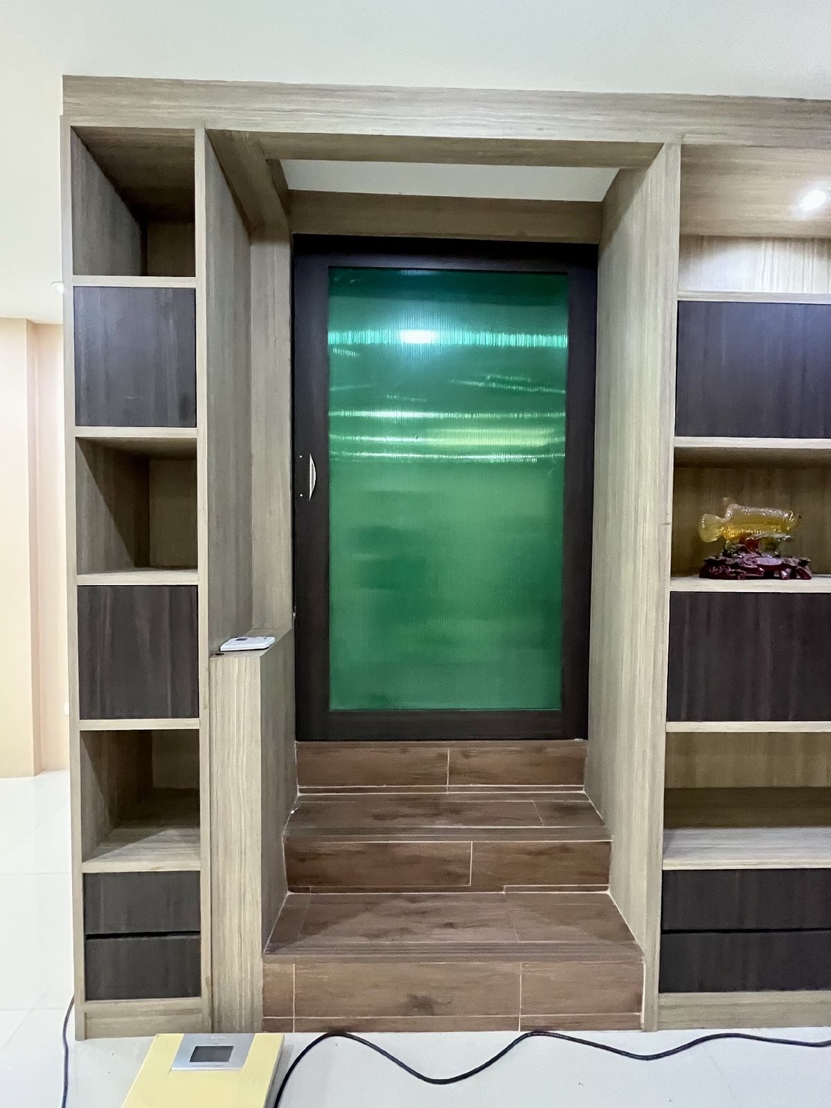 For SaleShop HousePinklao, Charansanitwong : Selling 2 booths There is an elevator near the train 150 meters. Parking 5 cars 900 sq.w. Soi Charan 83/1.