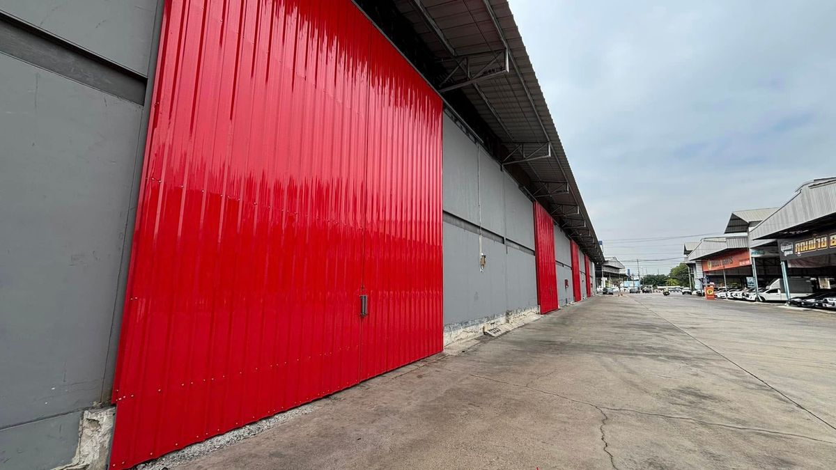 For RentWarehouseSamut Prakan,Samrong : Warehouse for rent on Thepharak Road, Km. 11 - Samrong - Bang Phli area 275 sqm - 6,000 sqm. Near the expressway 
 
