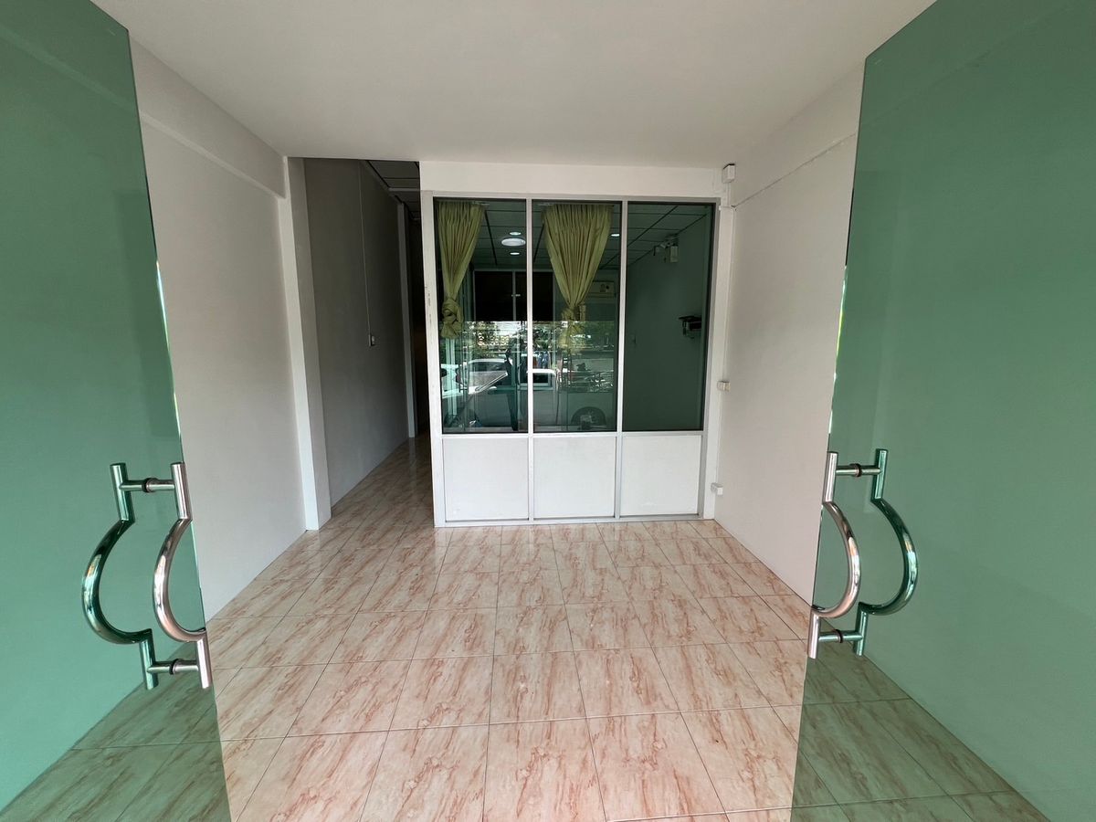 For RentShop HouseSamut Prakan,Samrong : Rental of Phanit Building, Kittin Nakhon Village, Bangpu Thai, Ban Mai, Samut Prakan