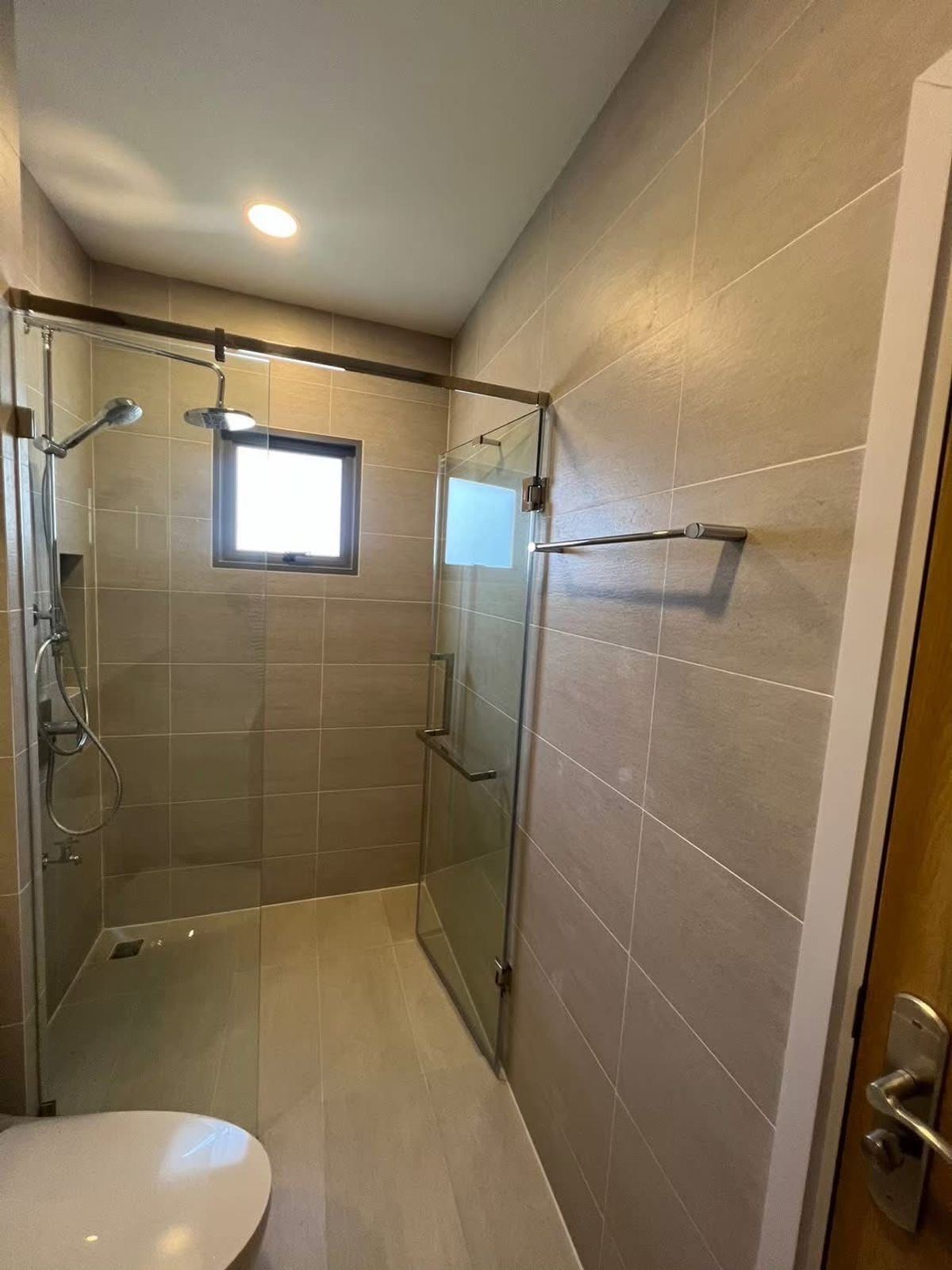 ขายบ้านพัฒนาการ ศรีนครินทร์ : 📢🔥 ขายพร้อมผู้เช่า 18/1/2570 บ้านเดี่ยวหรู Perfect Place พระราม 9 – กรุงเทพกรีฑา
ทำเลศักยภาพ เชื่อมต่อหลายเส้นทาง ใกล้โรงเรียนนานาชาติชั้นนำ | ใกล้ Airport Rail Link & ทางด่วน