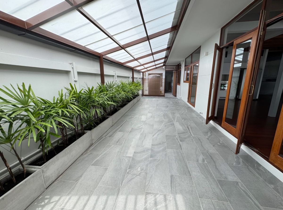 ให้เช่าบ้านสุขุมวิท อโศก ทองหล่อ : ใช้เช่าบ้านเดี่ยวทำเลดี 750 เมตรจาก ถนนสุขุมวิท 71