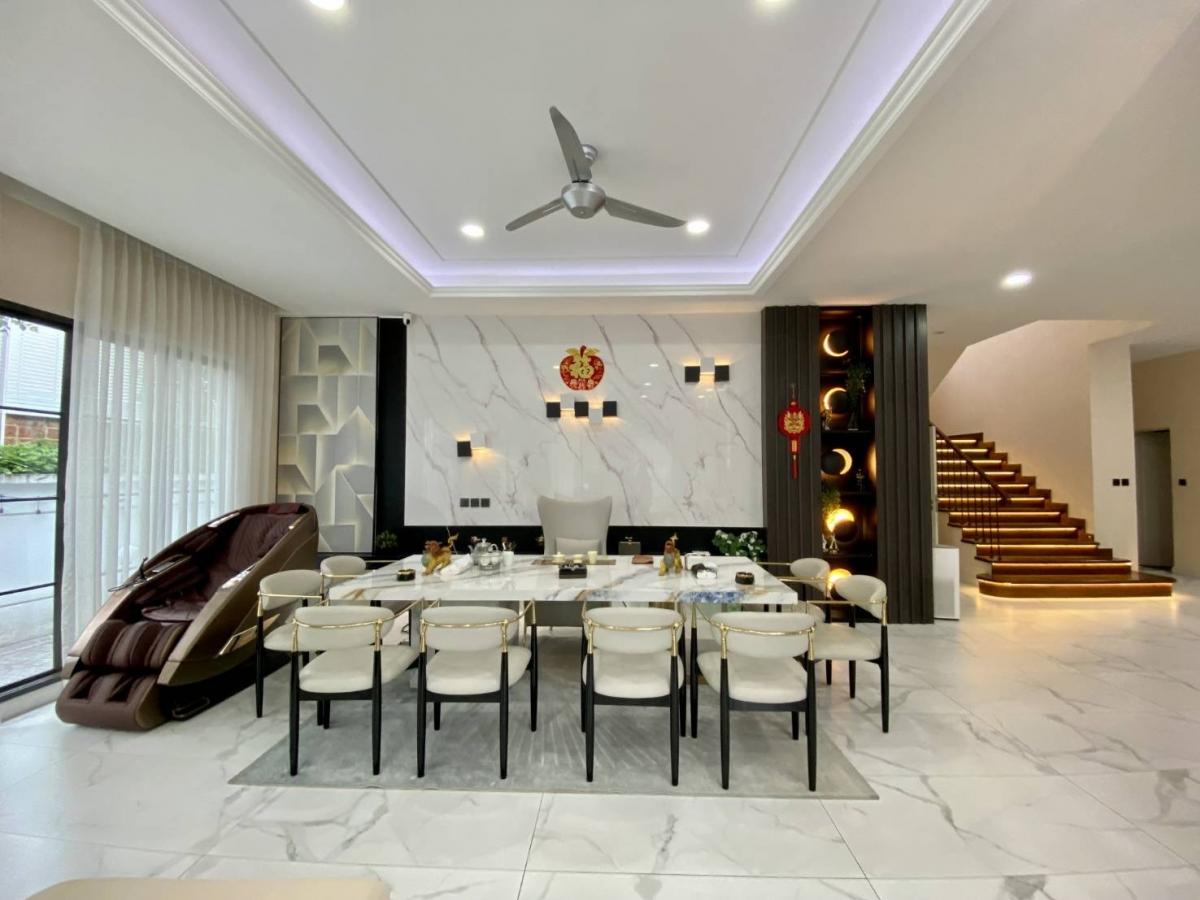 ให้เช่าบ้านพัฒนาการ ศรีนครินทร์ : Grand Bangkok Boulevard Sukhumvit Srinakarin 豪华大户型别墅