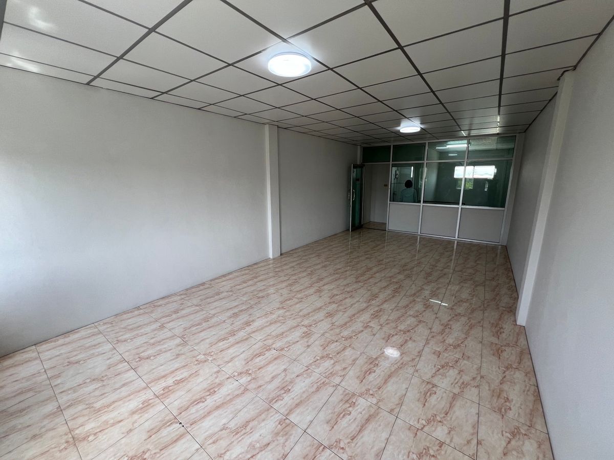 For RentShop HouseSamut Prakan,Samrong : Rental of Phanit Building, Kittin Nakhon Village, Bangpu Thai, Ban Mai, Samut Prakan