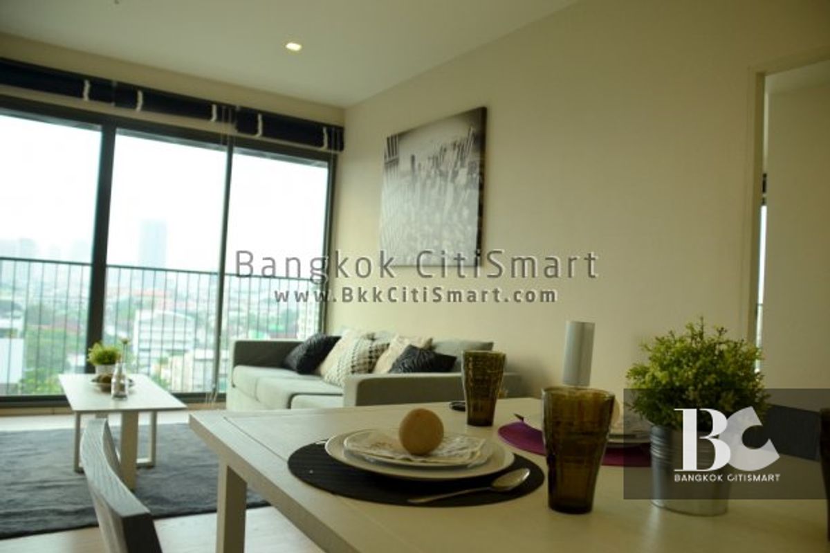 For RentCondoSukhumvit, Asoke, Thonglor : NOBLE SOLO Condo for Rent from the BTS BTS 2 km.