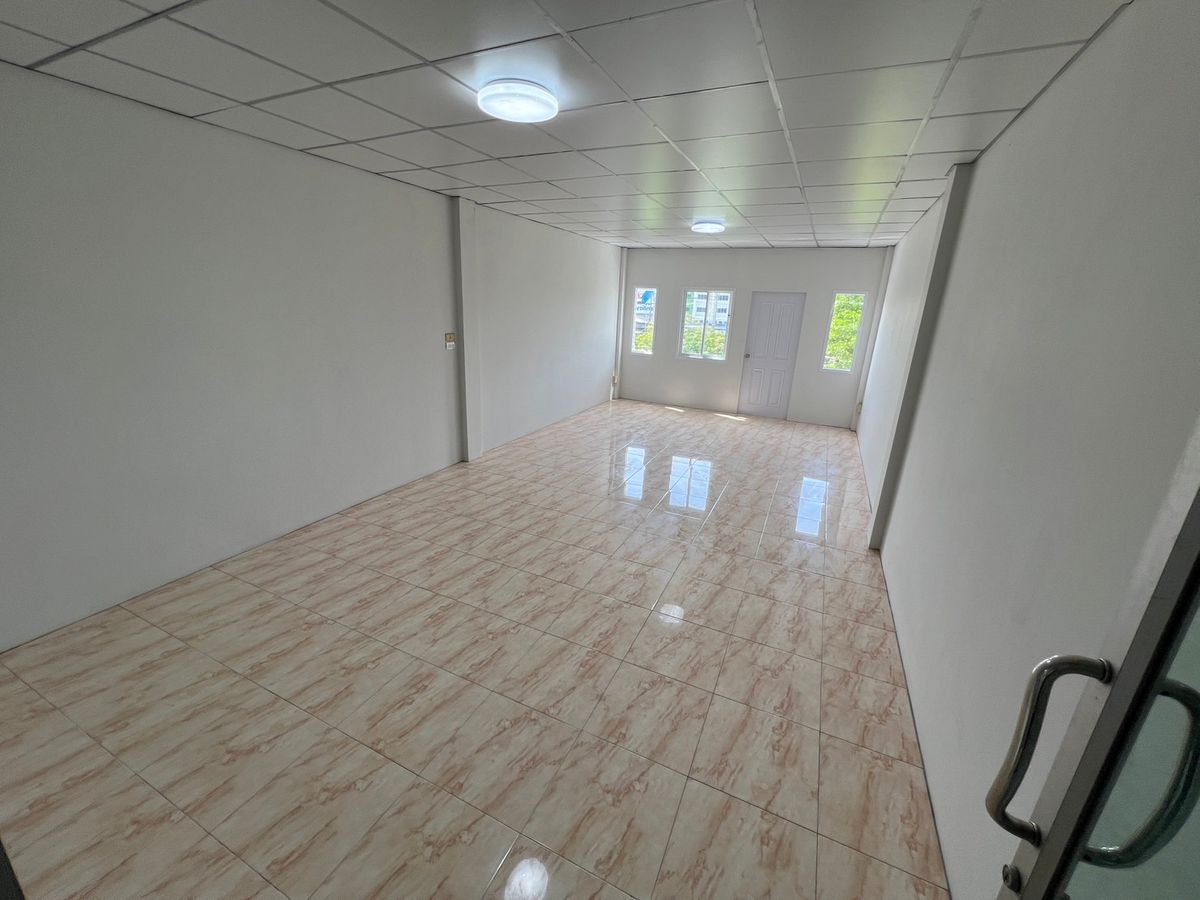 For RentShop HouseSamut Prakan,Samrong : Rental of Phanit Building, Kittin Nakhon Village, Bangpu Thai, Ban Mai, Samut Prakan