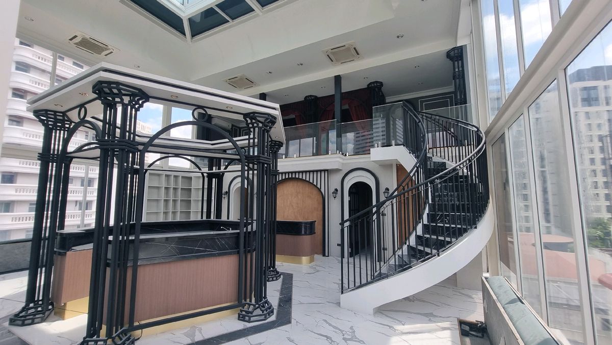 For RentRetail SpaceSukhumvit, Asoke, Thonglor : Phrom Phong Thonglor Duplex 145 square meter rental, suitable for Bar CLUB LUNGE, cafes do not accept the restaurant that uses a heavy kitchen 
 
