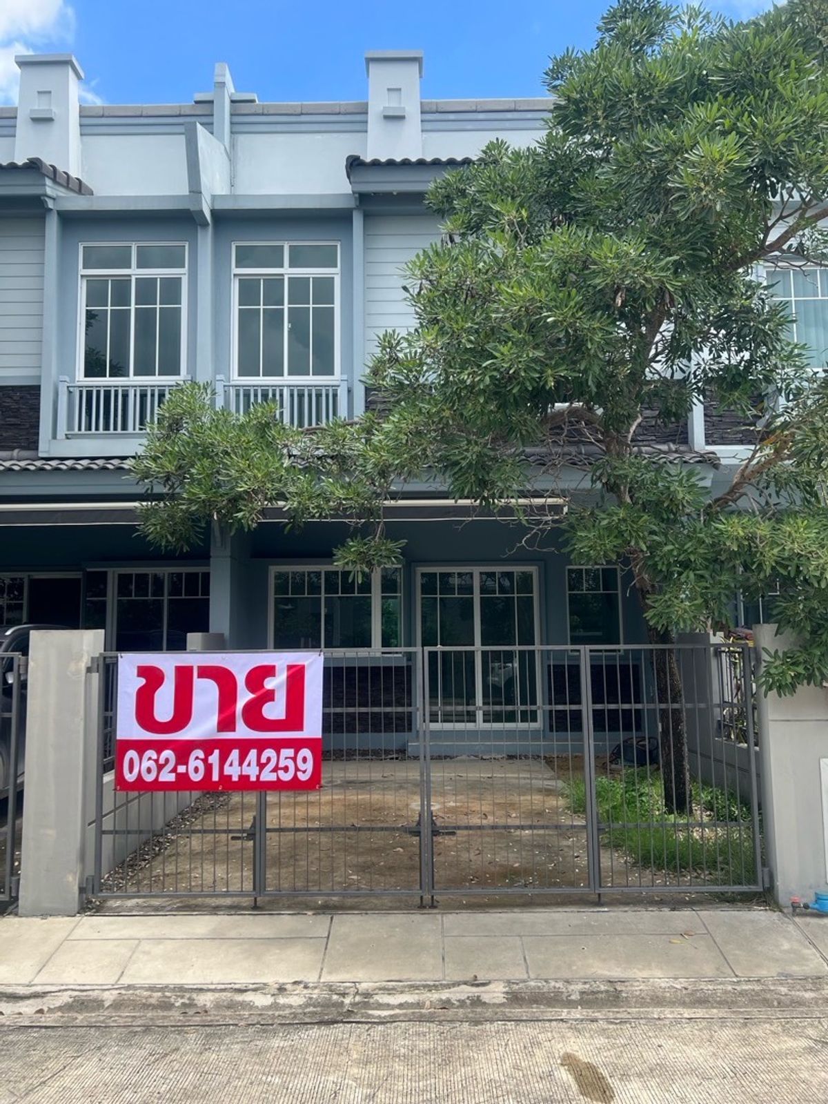 ขายบ้านบางนา แบริ่ง ลาซาล : ขายด่วน!! บ้านทาวน์เฮาส์ 2 ชั้น โครงการ Villaggio ศรีนครินทร์-บางนา เป็นบ้านใหม่ มือ1 ยังไม่มีคนเข้าอยู่ ทำเลดี ใกล้ ห้างสรรพสินค้าเมกาบางนา ใกล้ทางด่วนวงแหวน-กาญจนา