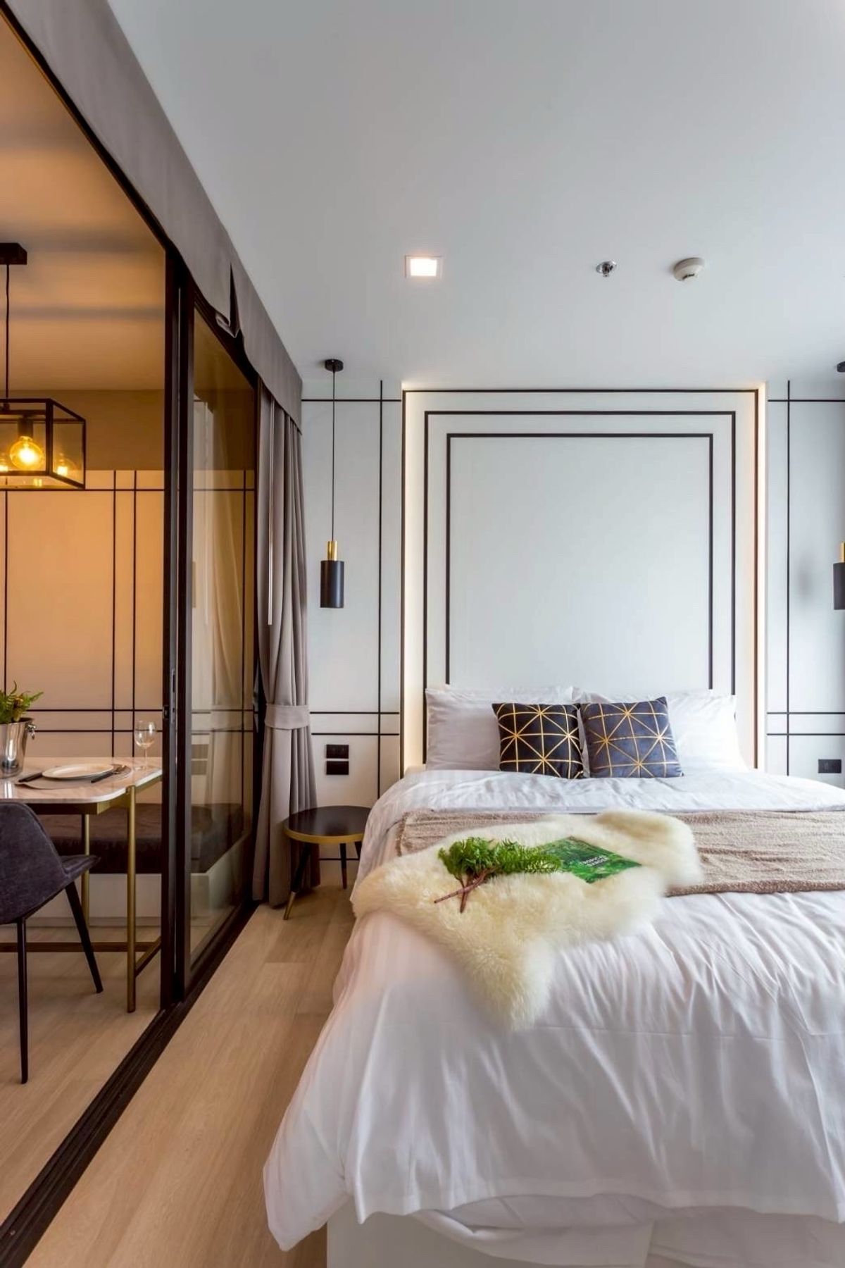 ขายคอนโดวิทยุ ชิดลม หลังสวน : Life One Wirless 1 ห้องนอน 35 ตรม. ชั้นสูง ทิศตะวันออก ราคา 7,400,000 บาท ติดต่อ 0659826412/ Line : chatt.06