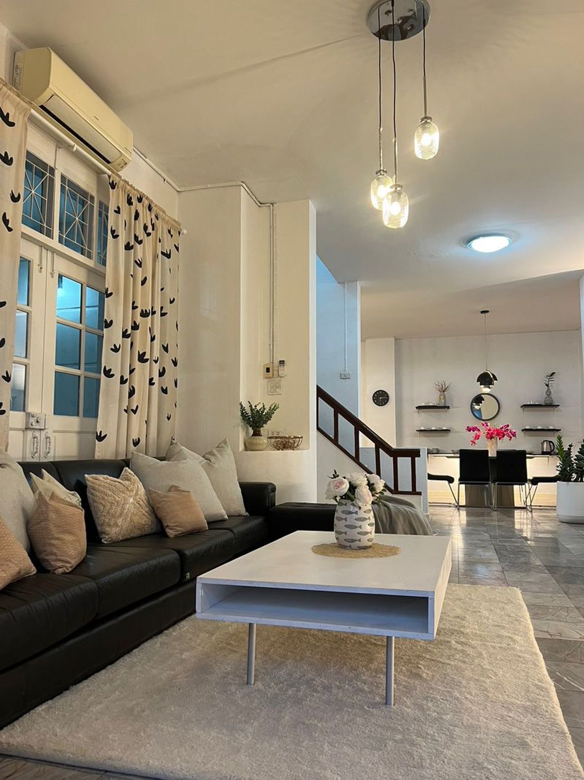 ให้เช่าทาวน์โฮมพัฒนาการ ศรีนครินทร์ : ให้เช่าบ้าน Fully furnished พร้อมเข้าอยู่ ศรีนครินทร์24 มี4ห้องนอน4ห้องน้ำ ราคาเช่าเดือนละ40,000บาท