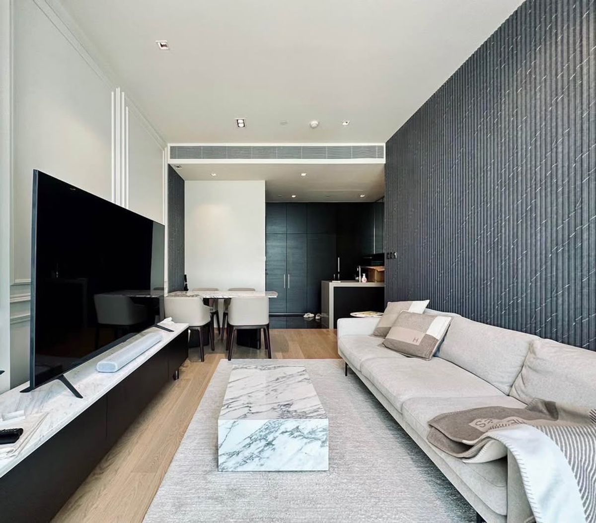 For RentCondoWitthayu, Chidlom, Langsuan, Ploenchit : For Rent 28 CHIDLOM 2BEDS Size 80 SQ.M. F/F