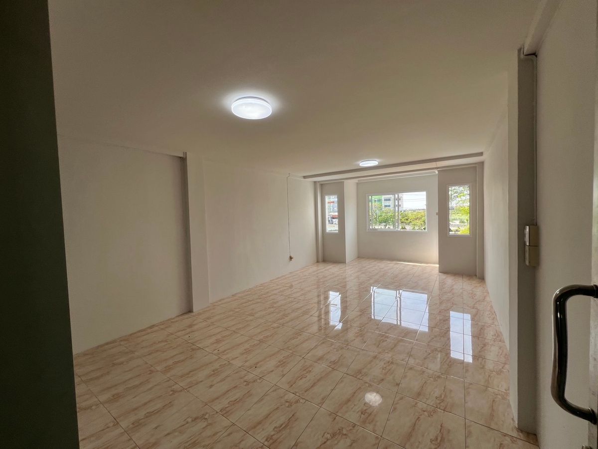 For RentShop HouseSamut Prakan,Samrong : Rental of Phanit Building, Kittin Nakhon Village, Bangpu Thai, Ban Mai, Samut Prakan