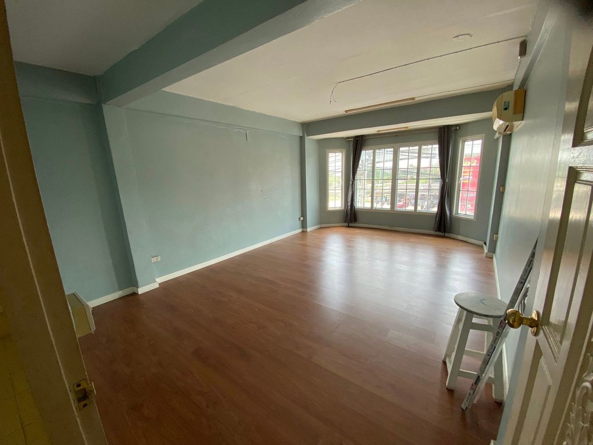 ขายอาคารพาณิชย์พัฒนาการ ศรีนครินทร์ : 🔥ด่วน! ขายอาคารพาณิชย์ห้องมุม ติดรถไฟฟ้าแบริ่ง ใกล้ถนนศรีนครินทร์ พร้อมผู้เช่า สัญญา 3 ปี รายได้ทันที!! 