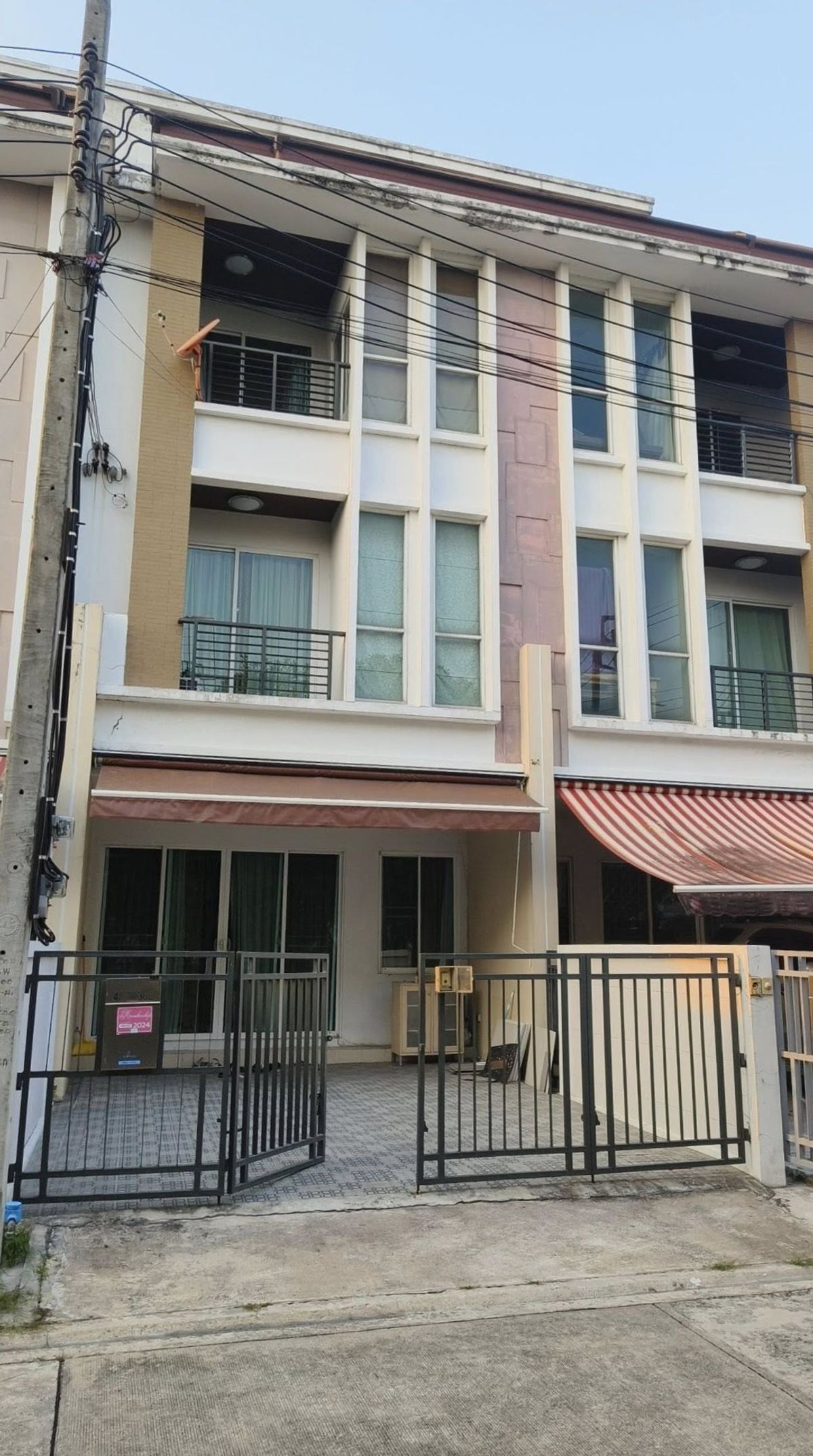 ให้เช่าทาวน์โฮมลาดกระบัง สุวรรณภูมิ : 🏠 ให้เช่าทาวน์โฮม 3 ชั้น บ้านกลางเมืองอ่อนนุช-ลาดกระบัง  🎉 ใกล้โรบินสันลาดกระบัง ใกล้สนามบินสุวรรณภูมิ บ้านสวย เครื่องใช้ไฟฟ้าและเฟอร์นิเจอร์ครบ  พร้อมเข้าอยู่ ✅✅