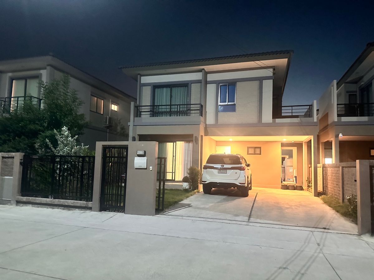 For SaleHousePathum Thani,Rangsit, Thammasat : **Great Value Second-Hand Home, Ready to Move In! Don’t Miss Out!** **For Sale: 2.5-Storey Semi-Detached House in The Plan Rangsit Klong 4 – Wongwaen Project**