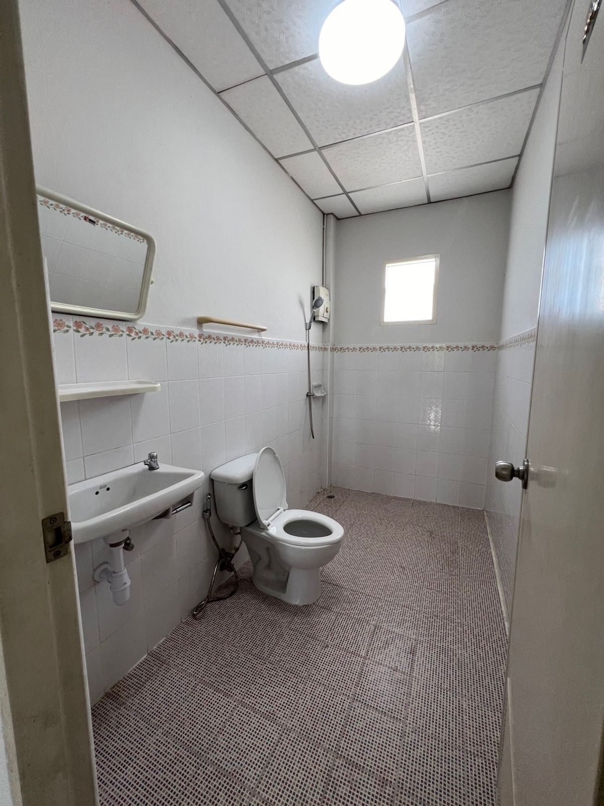 For RentShop HouseSamut Prakan,Samrong : Rental of Phanit Building, Kittin Nakhon Village, Bangpu Thai, Ban Mai, Samut Prakan