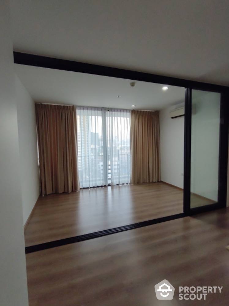 For SaleCondoLadprao, Central Ladprao : 1-BR Condo at The Issara Ladprao near MRT Lat Phrao