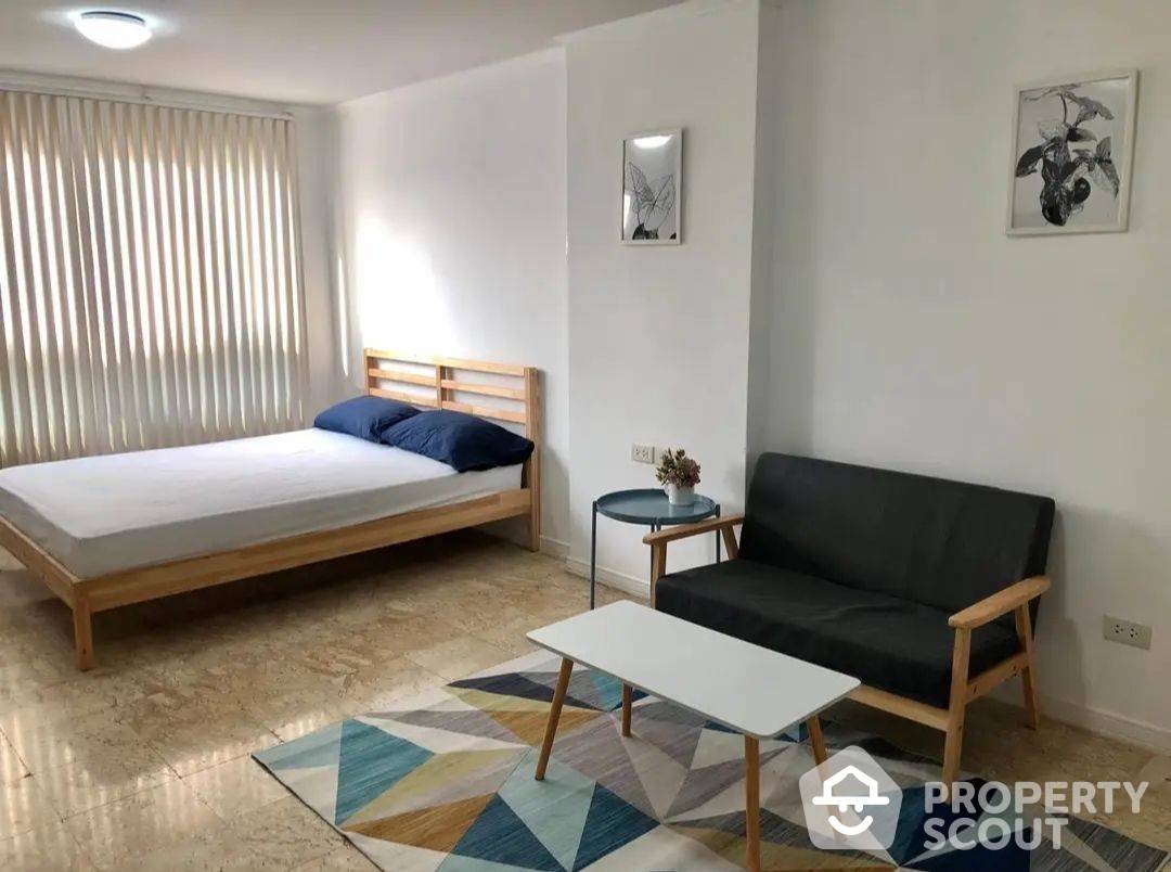 For RentCondoSathorn, Narathiwat : 1-BR Condo at Lumpini Place Sathorn near BTS Saint Louis