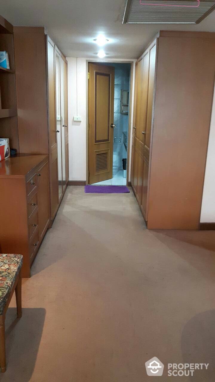 For SaleCondoNana, North Nana,Sukhumvit13, Soi Nana : 1-BR Condo at Omni Tower near BTS Nana