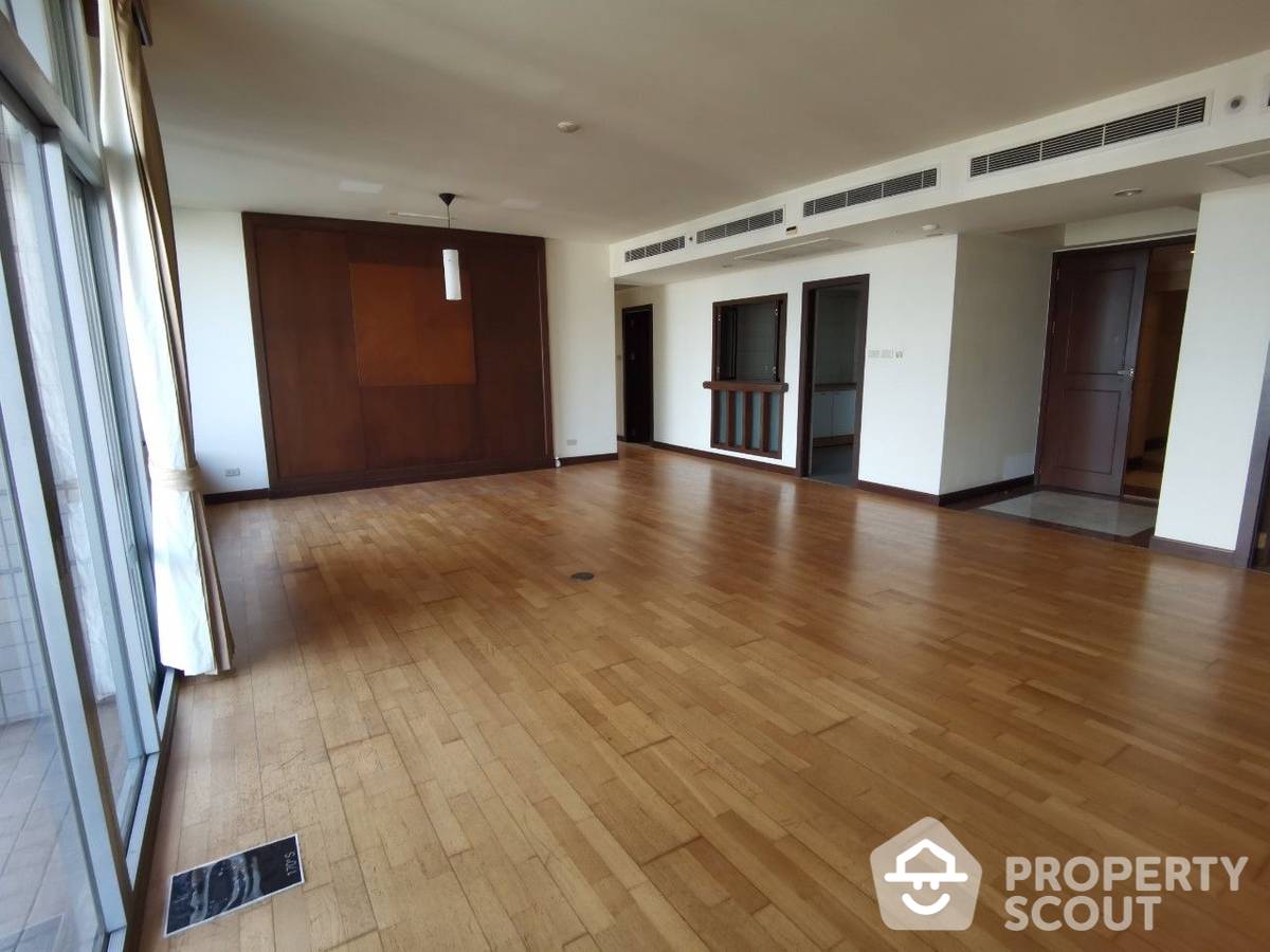 For SaleCondoWitthayu, Chidlom, Langsuan, Ploenchit : 3-BR Condo at All Seasons Mansion Condominium near BTS Phloen Chit