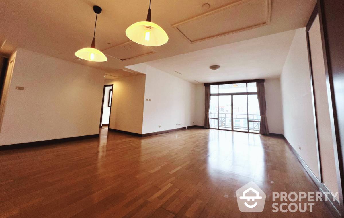 For SaleCondoWitthayu, Chidlom, Langsuan, Ploenchit : 2-BR Condo at All Seasons Mansion Condominium near BTS Phloen Chit