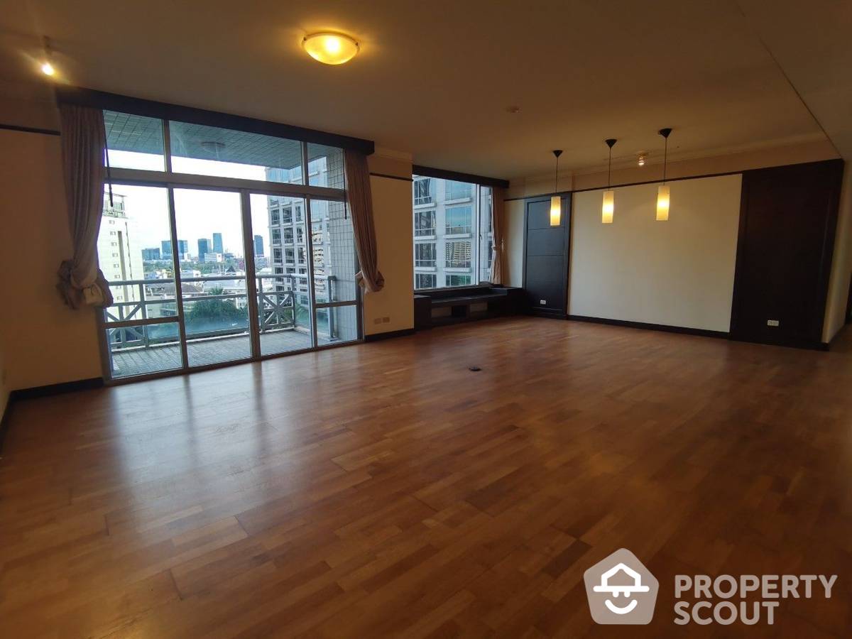 For SaleCondoWitthayu, Chidlom, Langsuan, Ploenchit : 3-BR Condo at All Seasons Mansion Condominium near BTS Phloen Chit