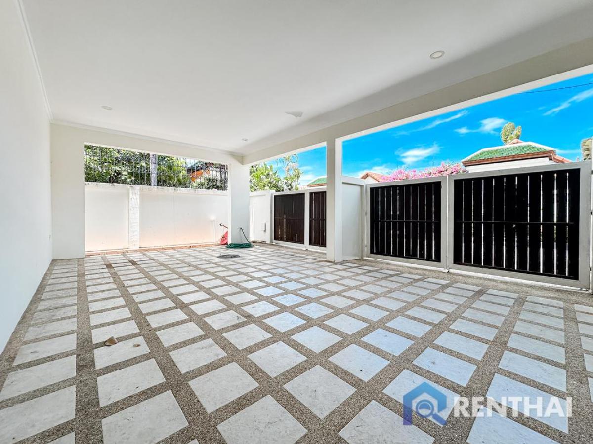 For SaleHousePattaya, Bangsaen, Chonburi : Luxury 5bed View Talay Villa in Pattaya with Pool & Garden - 26 M Thb, Fully Furnished