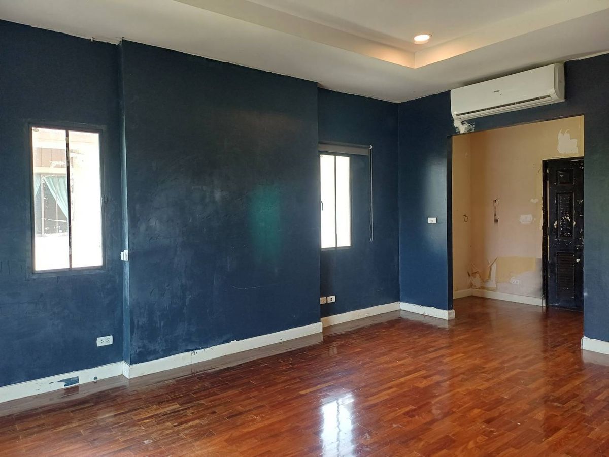 ขายบ้านพระราม 5 ราชพฤกษ์ บางกรวย : ขายขาดทุน บ้านบุราสิริ ราชพฤกษ์ แจ้งวัฒนะ 4 ห้องนอน 89 ตรว ติดถนนเมน