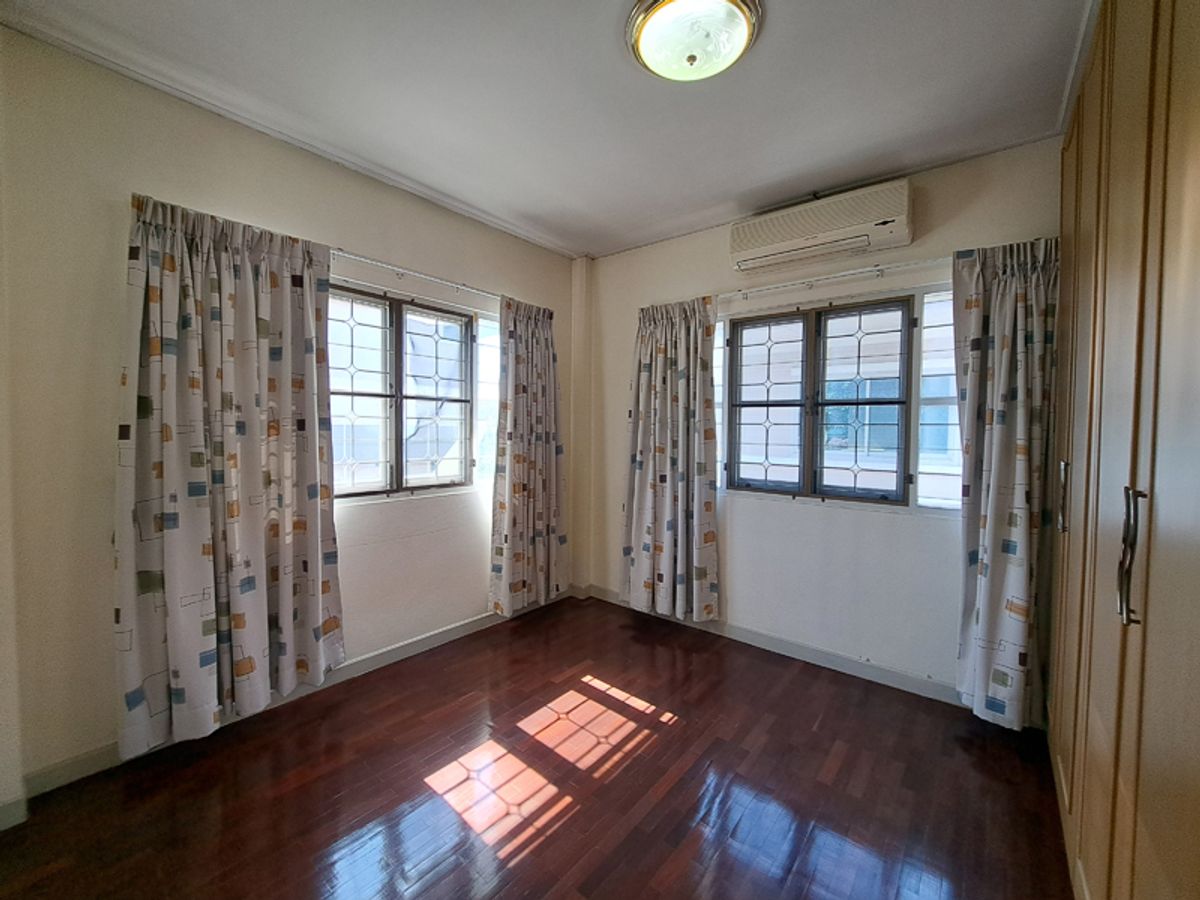 For SaleHousePinklao, Charansanitwong : House for sale 53 square wah, Panu Village, Taling Chan, Soi Asawapichet 21, superior life ... in quality society  