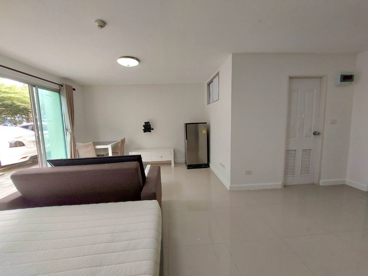 คอนโดพัทยา บางแสน ชลบุรี สัตหีบ : ขาย/เช่าคอนโด เดอะไรส์บี 30.07 ตรม. ชั้น 1 ขายพร้อมผู้เช่า ราคาต่ำกว่าประเมินกรมฯ หลังเซ็นทรัลชลบุรี