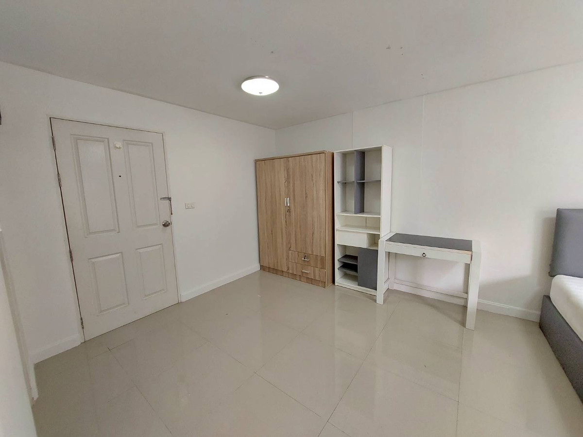 คอนโดพัทยา บางแสน ชลบุรี สัตหีบ : ขาย/เช่าคอนโด เดอะไรส์บี 30.07 ตรม. ชั้น 1 ขายพร้อมผู้เช่า ราคาต่ำกว่าประเมินกรมฯ หลังเซ็นทรัลชลบุรี