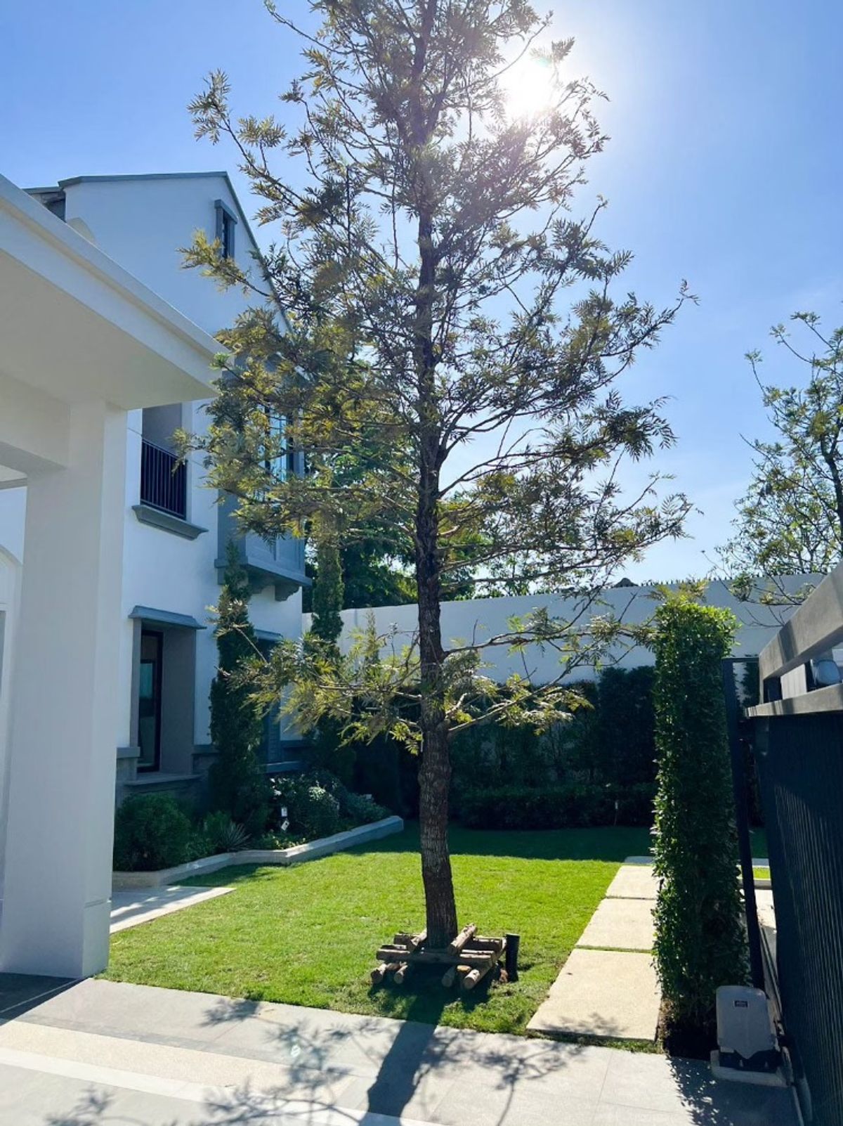 ขายบ้านพัฒนาการ ศรีนครินทร์ : 🔥 ขายบ้านหรูหลังมุม สไตล์ฝรั่งเศส นันทวัน พระราม 9 พร้อมผู้เช่า ใกล้คลับเฮ้าส์ เป็นส่วนตัว แต่งครบ พร้อมอยู่!