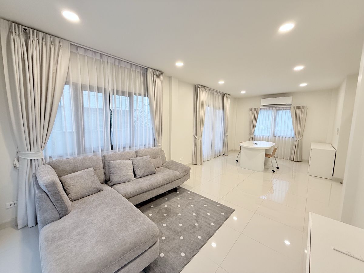 ขายบ้านบางนา แบริ่ง ลาซาล : 🔥 ขายบ้านเดี่ยว Centro บางนา หลังมุมแต่งครบ พร้อม EV Charger & Home Automation ใกล้เมกะบางนา  ขายพร้อมผู้เช่า ถึง เม.ย. 2026  ราคาดีเพียง 10 ล้าน