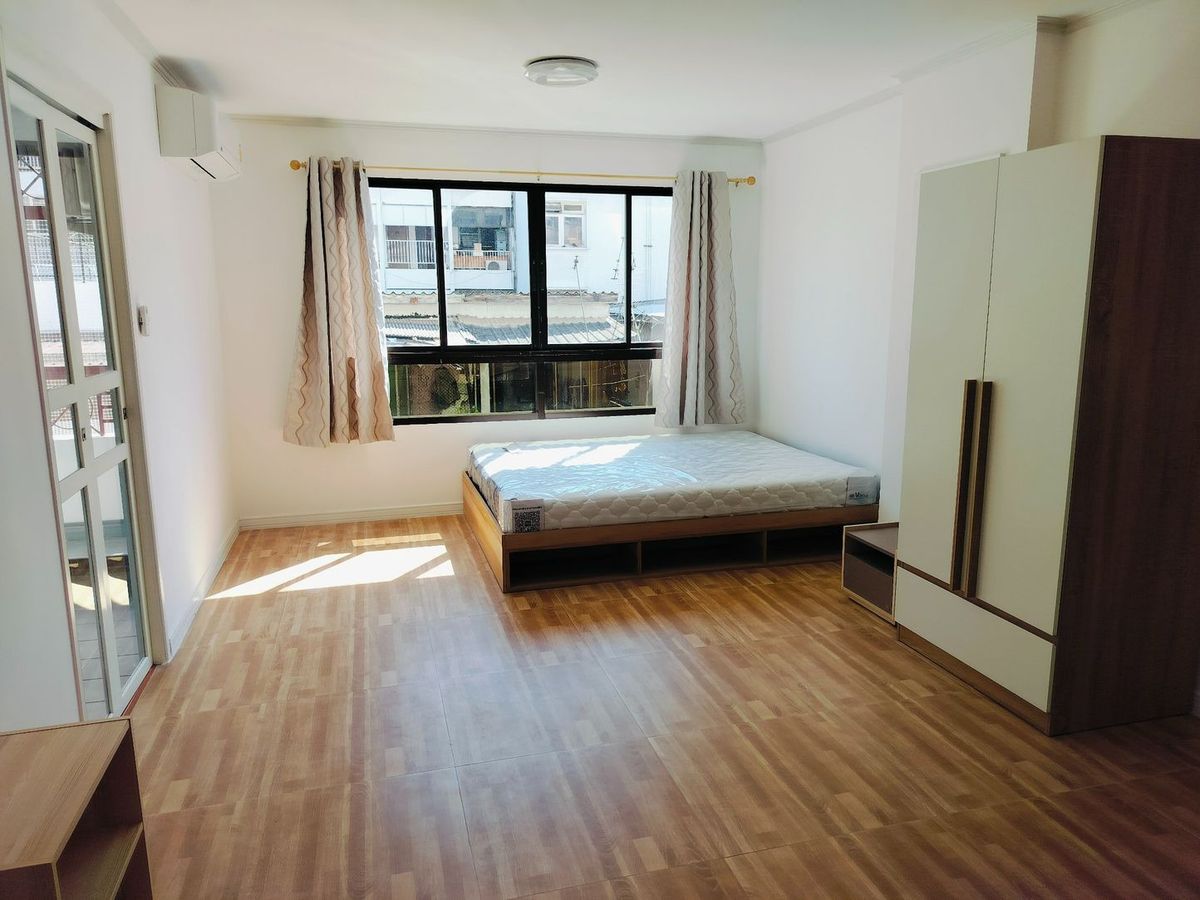 For RentCondoSathorn, Narathiwat : Lumpini Place Rental, Suan Phlu Sathorn, 4th floor