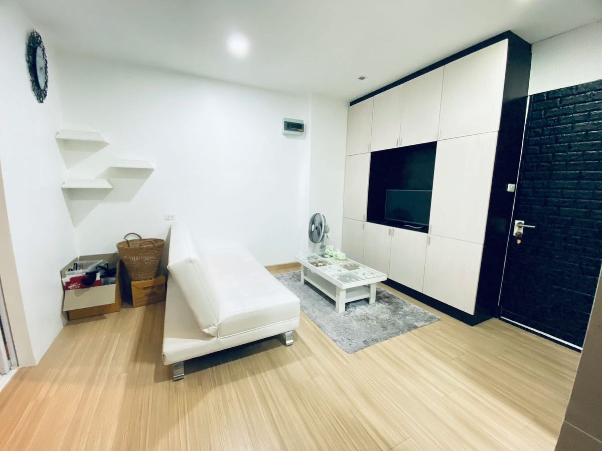 For RentCondoLadprao101, Happy Land, The Mall Bang Kapi : Cant be slow. Full furniture+There is a washing machine‼ ️ Ready to move in (Reply to chat very quickly)