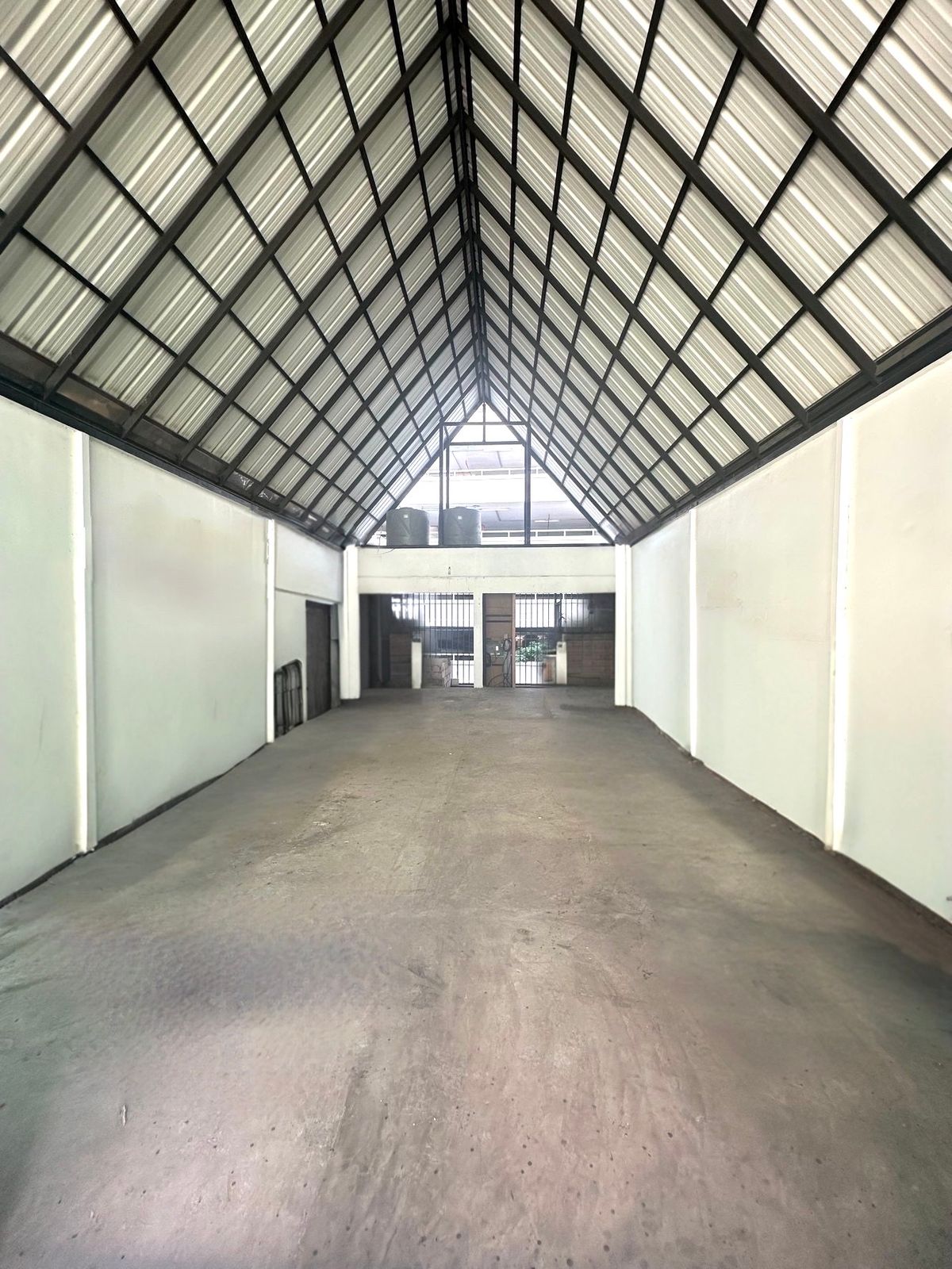 For RentShop HouseOnnut, Udomsuk : 🌿🔥🔥RENT! Roof Top Commercial Space – Only 250m from BTS Phrakhanong / 80m from W District Night MarketPerfect for all kinds of businesses – beauty clinic, omakase, bar, office, private office, or showroom!🔥🔥🌿