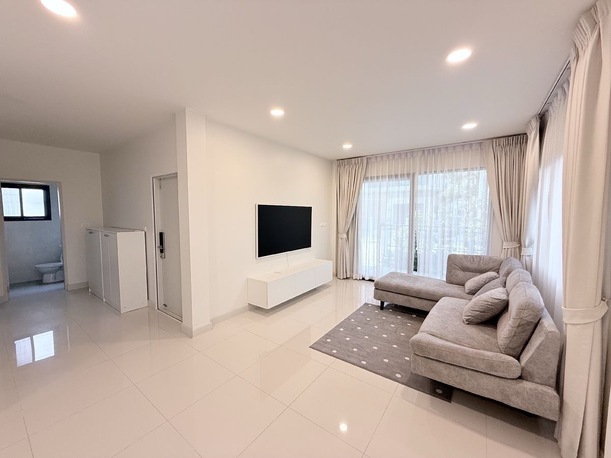 ขายบ้านบางนา แบริ่ง ลาซาล : 🔥 ขายบ้านเดี่ยว Centro บางนา หลังมุมแต่งครบ พร้อม EV Charger & Home Automation ใกล้เมกะบางนา  ขายพร้อมผู้เช่า ถึง เม.ย. 2026  ราคาดีเพียง 10 ล้าน