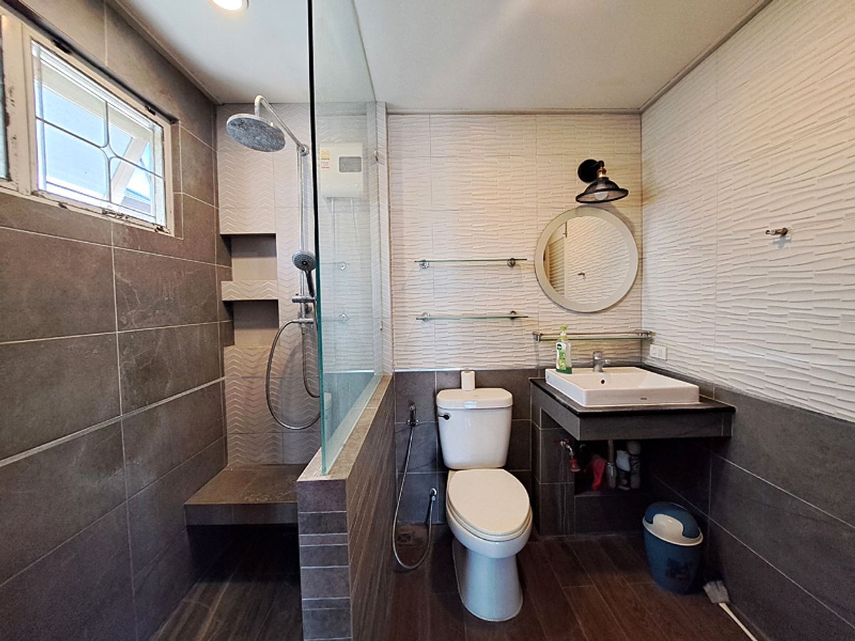 For SaleHousePinklao, Charansanitwong : House for sale 53 square wah, Panu Village, Taling Chan, Soi Asawapichet 21, superior life ... in quality society  