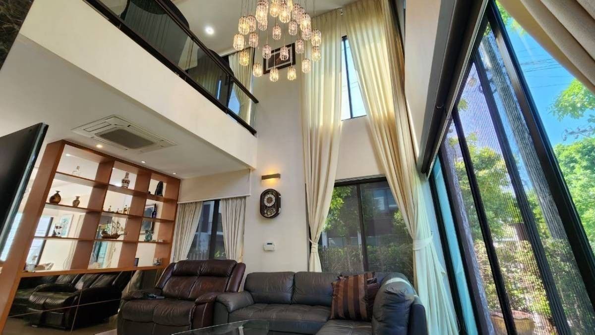 HouseLadkrabang, Suwannaphum Airport : Luxury single house, 5 beds, special large, rent 189,000 baht. Receive Cow 0909847984 sugarcane.