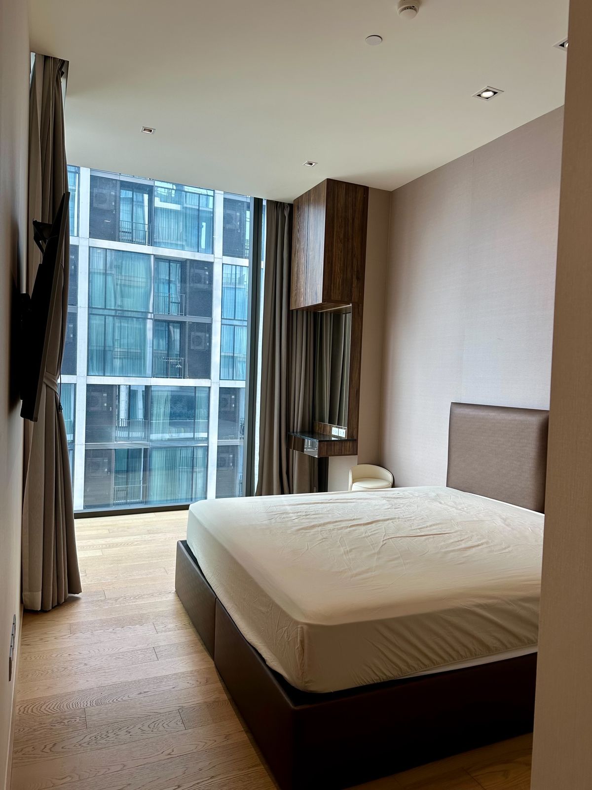 ให้เช่าคอนโดวิทยุ ชิดลม หลังสวน : ให้เช่า 28 Chidlom | 2 ห้องนอน 2 ห้องน้ำ | 74 ตร.ม. | ชั้น 12A | 75,000 บาท/เดือน ✨ คอนโดหรูใจกลางย่านชิดลม ใกล้ BTS เดินทางสะดวก พร้อมเข้าอยู่!