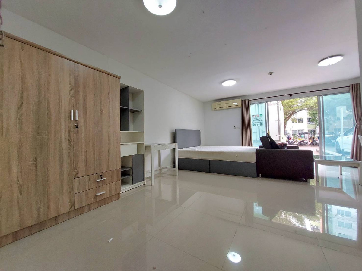 CondoPattaya, Bangsaen, Chonburi : Selling/renting a condo, The Rice Bene, 30 sqm. 1st floor, can open a shop. The price is lower than the department assessment. After Central Chon Buri