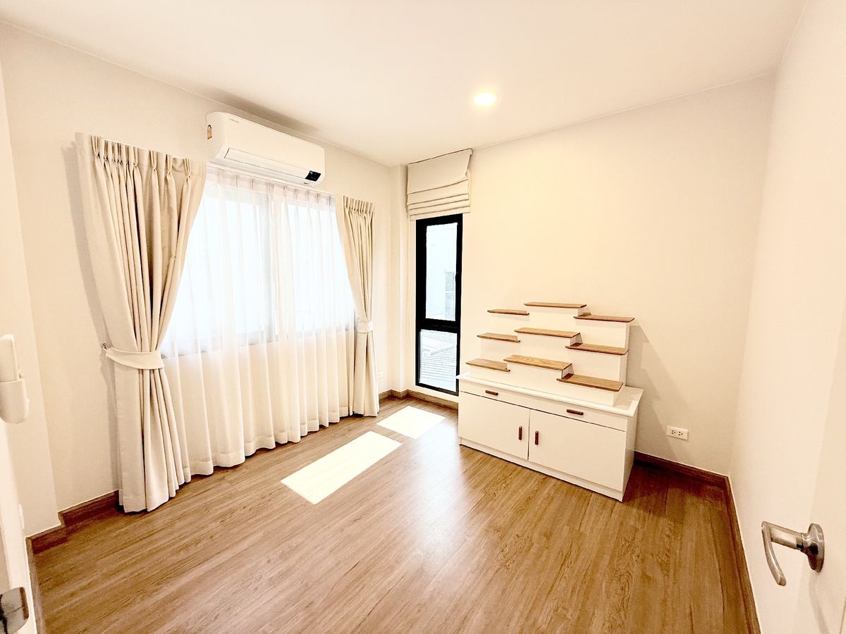 ขายบ้านบางนา แบริ่ง ลาซาล : 🔥 ขายบ้านเดี่ยว Centro บางนา หลังมุมแต่งครบ พร้อม EV Charger & Home Automation ใกล้เมกะบางนา  ขายพร้อมผู้เช่า ถึง เม.ย. 2026  ราคาดีเพียง 10 ล้าน